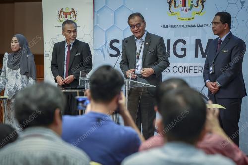 DATUK SERI DR DZULKEFLY AHMAD