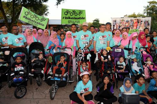 DATUK SERI DR DZULKEFLY AHMAD