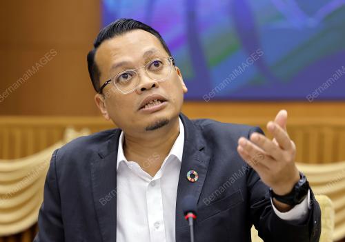 NIK NAZMI NIK AHMAD