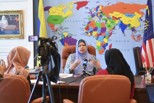 DATUK SERI RINA MOHD HARUN