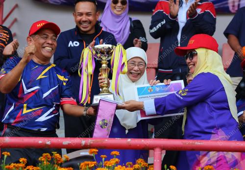 DATUK SERI DR WAN AZIZAH WAN ISMAIL