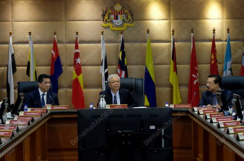 DATUK SERI ISMAIL SABRI YAAKOB