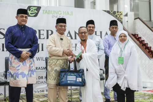 DATUK MOHD NA"IM MOKHTAR