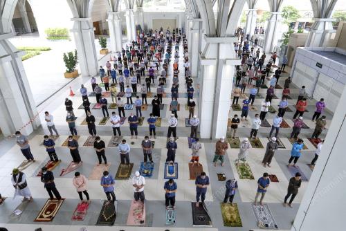 SOLAT JUMAAT NORMA BAHARU DI MTMZA