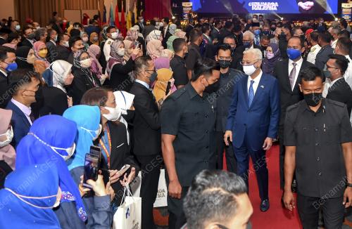 DATUK SERI ISMAIL SABRI YAAKOB