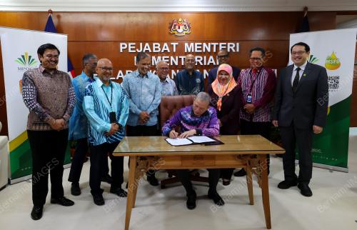 DATUK SERI FADILLAH YUSOF
