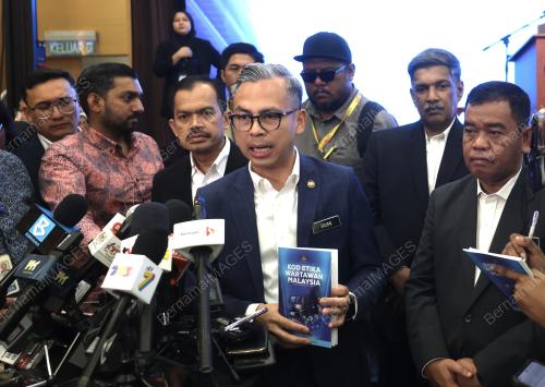 FAHMI FADZIL