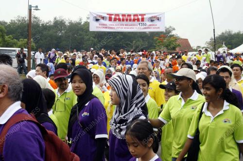 KEMPEN BERJALAN 10,000 LANGKAH & HARI KELUARGA