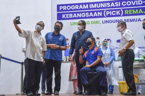 KHAIRY JAMALUDDIN & DR RADZI JIDIN