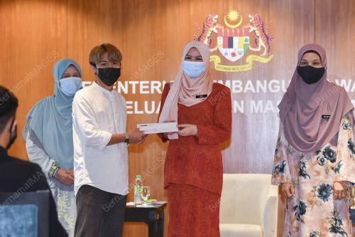 DATUK SERI RINA MOHD HARUN