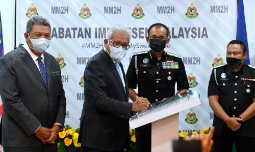 DATUK SERI HAMZAH ZAINUDIN