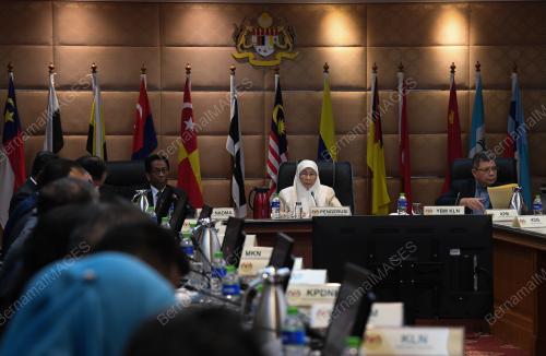 DATUK SERI DR WAN AZIZAH WAN ISMAIL