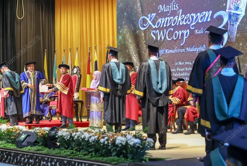 DATUK M NOOR AZMAN TAIB