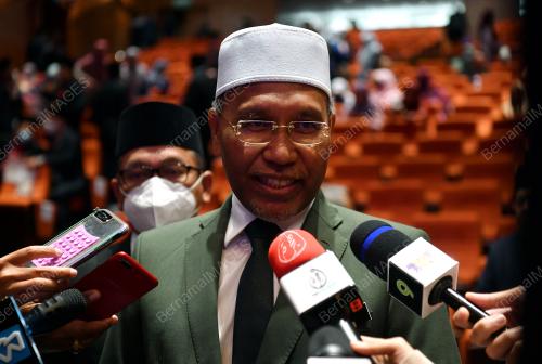 SENATOR DATUK IDRIS AHMAD