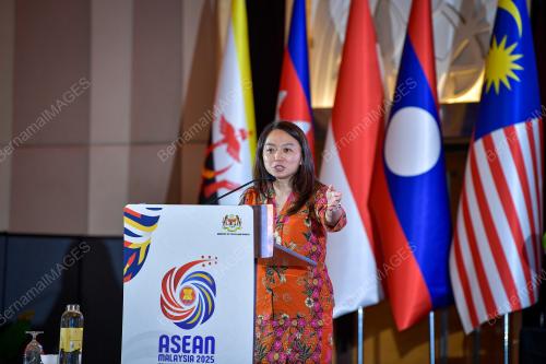 HANNAH YEOH