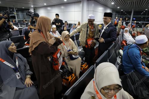DATUK DR MOHD NA'IM MOKHTAR