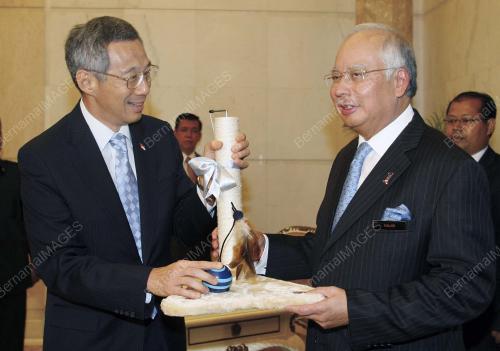 NAJIB TUN RAZAK