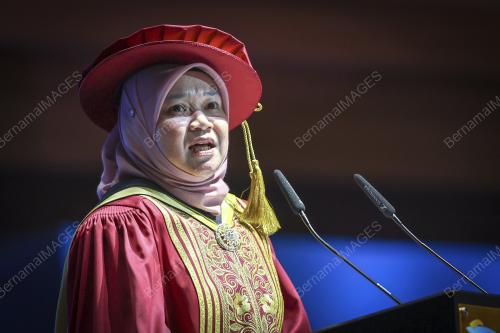 FADHLINA SIDEK