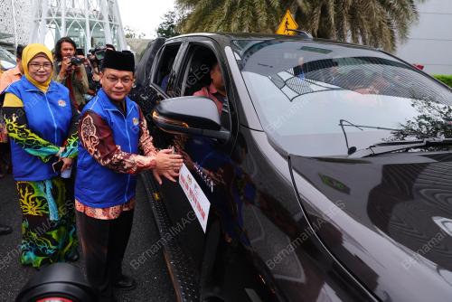 SENATOR DATUK DR MOHD NA'IM MOKHTAR