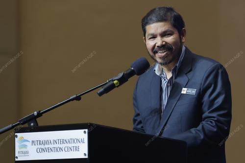 DATUK SERI DR MOHD UZIR MAHIDIN