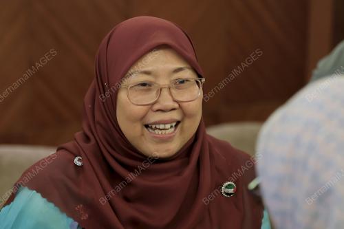DR FUZIAH SALLEH