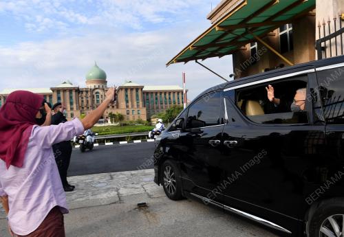 DATUK SERI ISMAIL SABRI YAAKOB