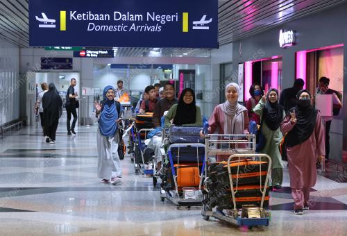 TINJAUAN TERMINAL 1 KLIA