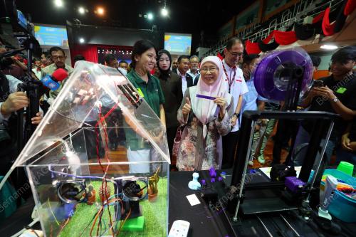 DATUK SERI DR WAN AZIZAH WAN ISMAIL