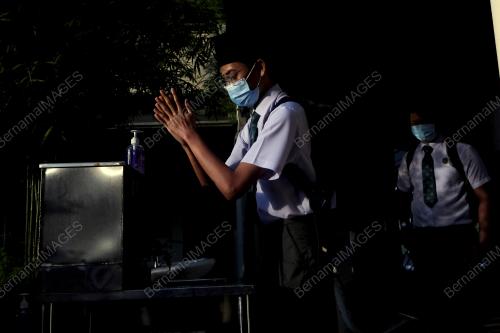 PEMBUKAAN SEMULA SESI PERSEKOLAHAN SEKOLAH MENENGAH