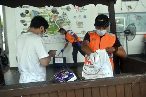 JKM URUS PENGHANTARAN BARANG PESAKIT COVID-19