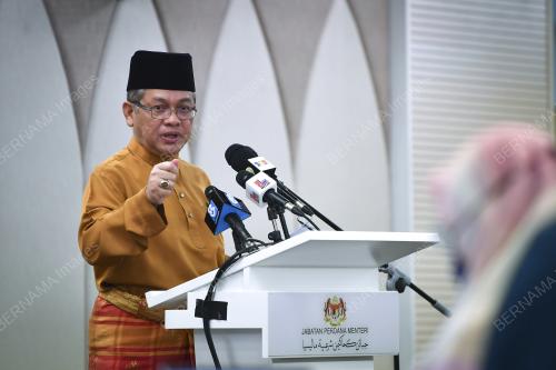 DATUK SETIA DR MOHD NA`IM MOKHTAR