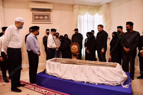 DATUK SERI ISMAIL SABRI YAAKOB