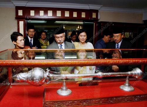 TUANKU MUHRIZ IBNI ALMARHUM TUANKU MUNAWIR