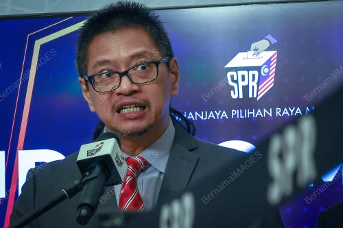 DR AZMI SHAROM