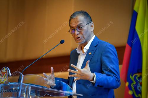 DATUK SERI DR DZULKEFLY AHMAD