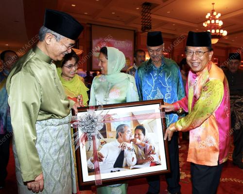 TUN ABDULLAH AHMAD BADAWI