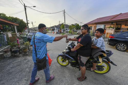 INFAQ CAKOI KEPADA MANGSA BANJIR DENGKIL