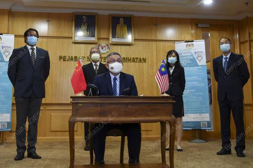 DATUK SERI DR ADHAM BABA
