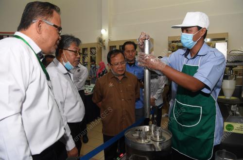 DATUK SERI AHMAD HAMZAH