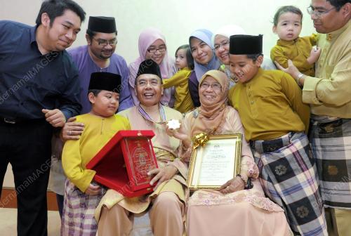 TAN SRI DR ABDUL SHUKUR HUSIN