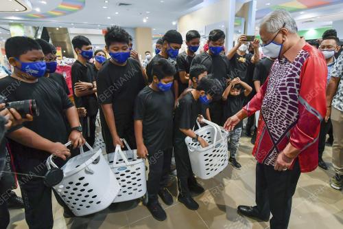 DATUK SERI ISMAIL SABRI YAAKOB