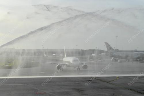 PESAWAT LANMEI AIRLINE TIBA DI KLIA