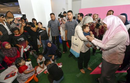 DATUK SERI DR WAN AZIZAH WAN ISMAIL