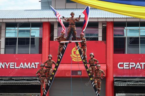 TEMURAMAH ANGGOTA STORM WANITA