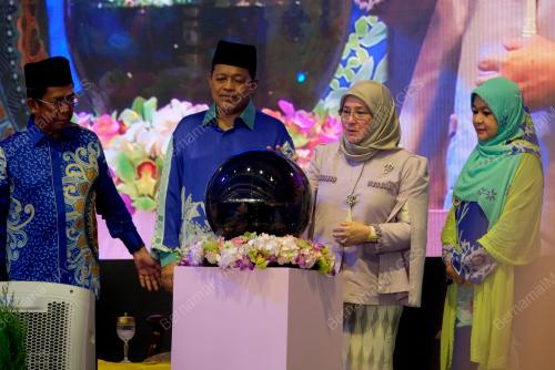 TUNKU HAJAH AZIZAH AMINAH MAIMUNAH ISKANDARIAH