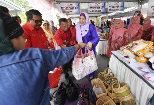 DATUK SERI RINA MOHD HARUN