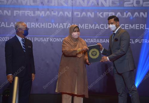 DATUK ZURAIDA KAMARUDDIN