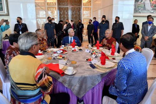 DATUK SERI ISMAIL SABRI YAAKOB
