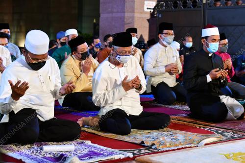 DATUK SERI ISMAIL SABRI YAAKOB