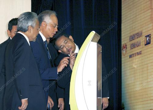 MOHD NAJIB TUN ABDUL RAZAK